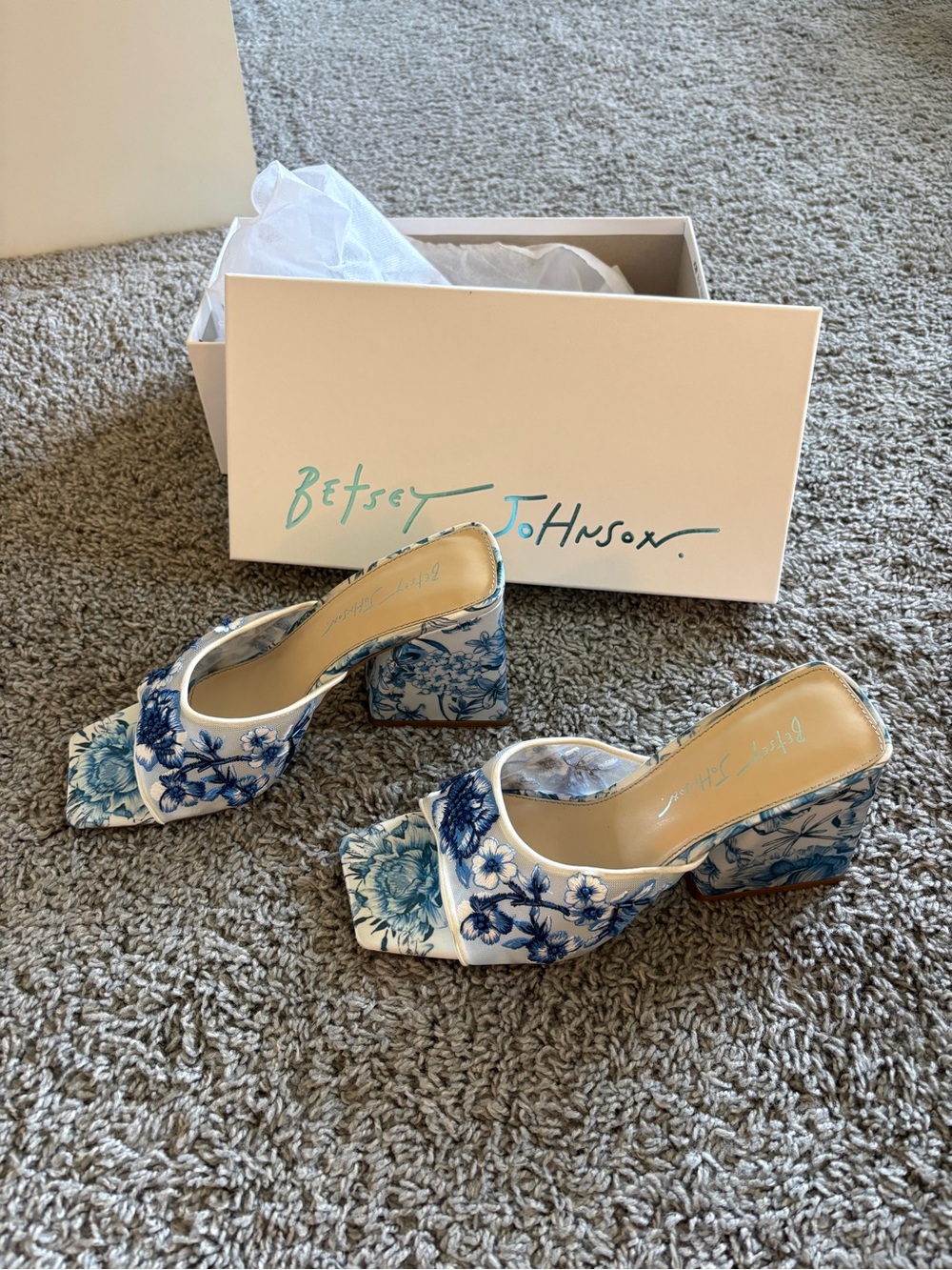 Betsey Johnson Blue and White Floral Block Heel Mules - Picture 1 of 7